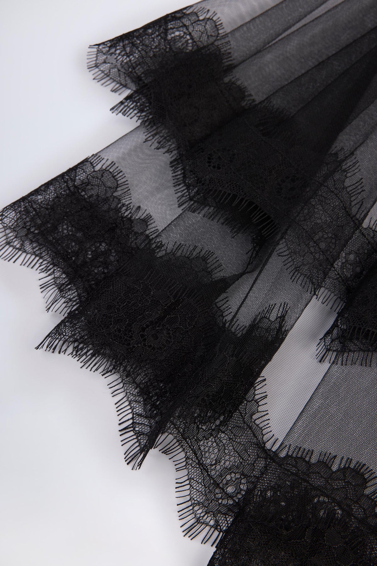 Belavie Trixia Lace-Trim Veil in Black