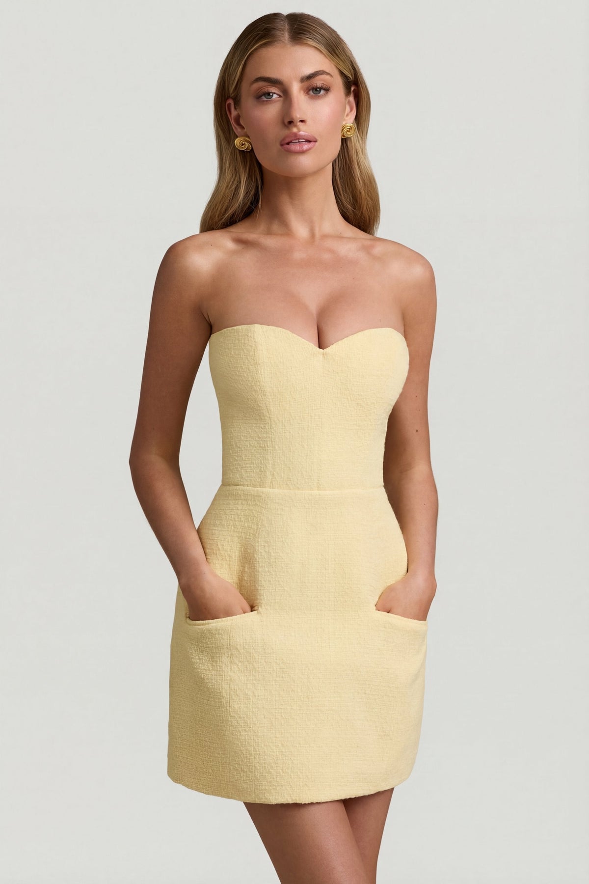 Belavie Sweetheart-Neck Strapless Structured Mini Dress in Daffodil