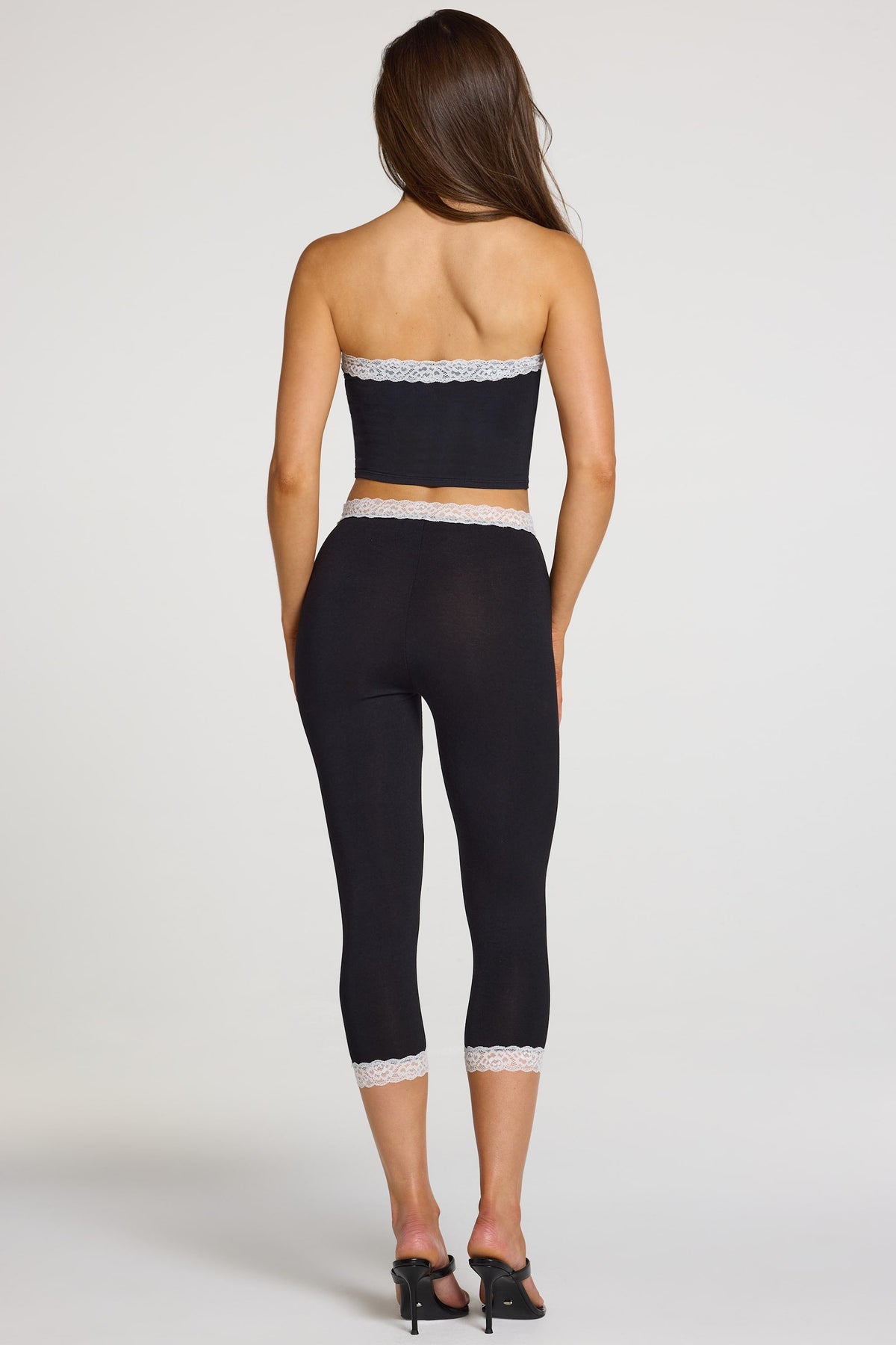 Belavie Zorine Modal Lace-Trim Mid-Rise Capri Leggings in Black