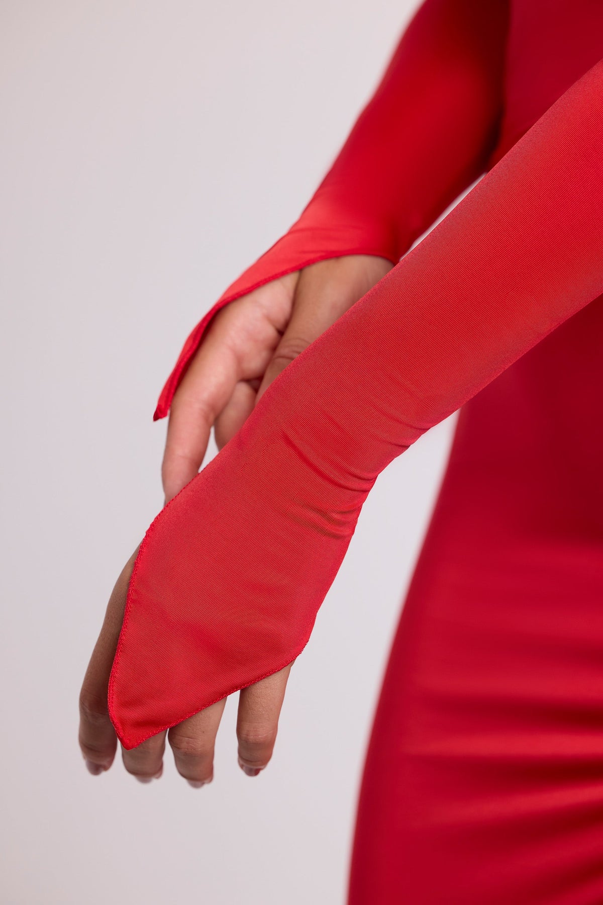 Belavie Desdemone Hooded Long Sleeve Maxi Dress in Fire Red