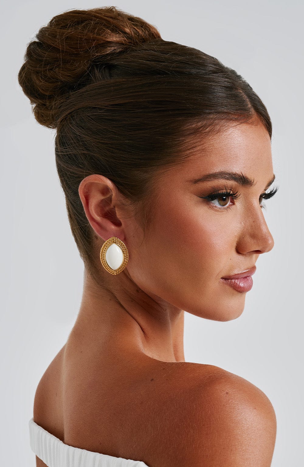Belavie Azrella Earrings - Ivory/Gold
