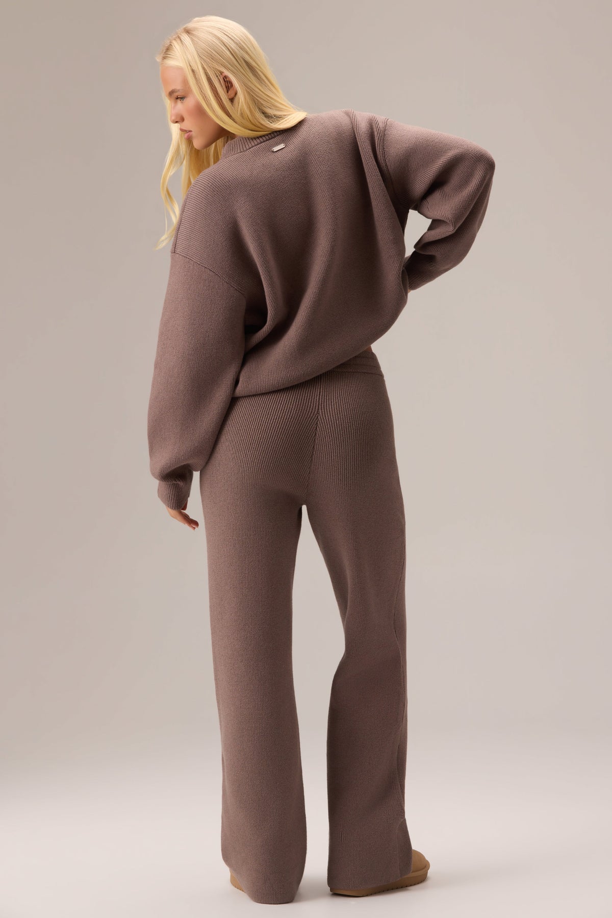Belavie Ribbed Knit Wide-Leg Joggers in Chestnut