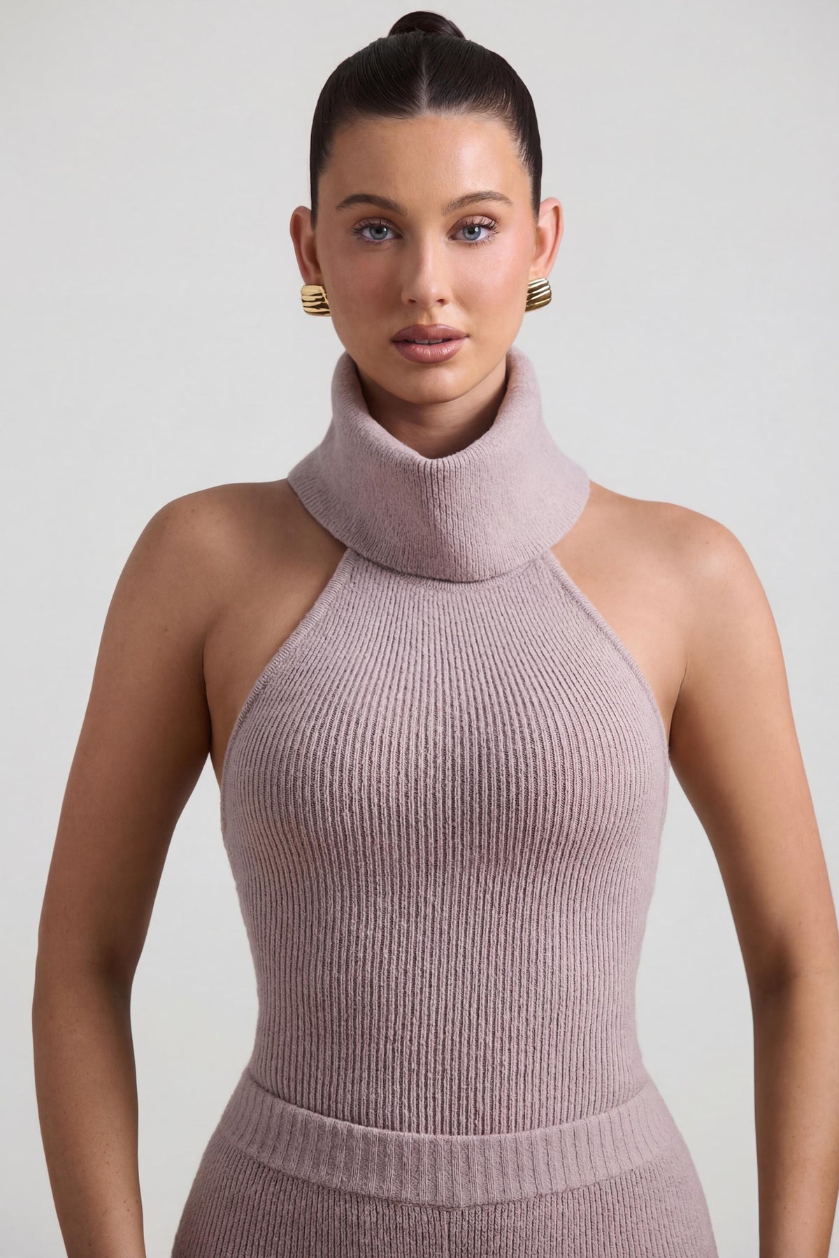 Belavie Sakare Ribbed-Knit Turtleneck Backless Top in Taupe