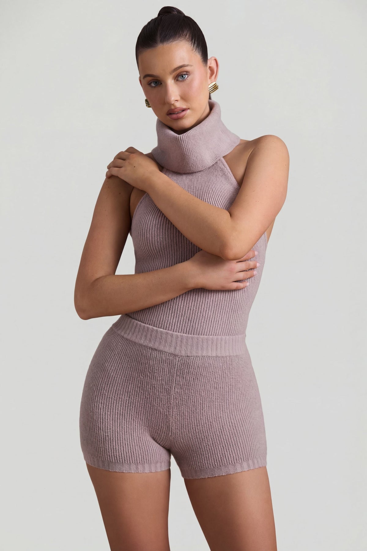 Belavie Sakare Ribbed-Knit Turtleneck Backless Top in Taupe